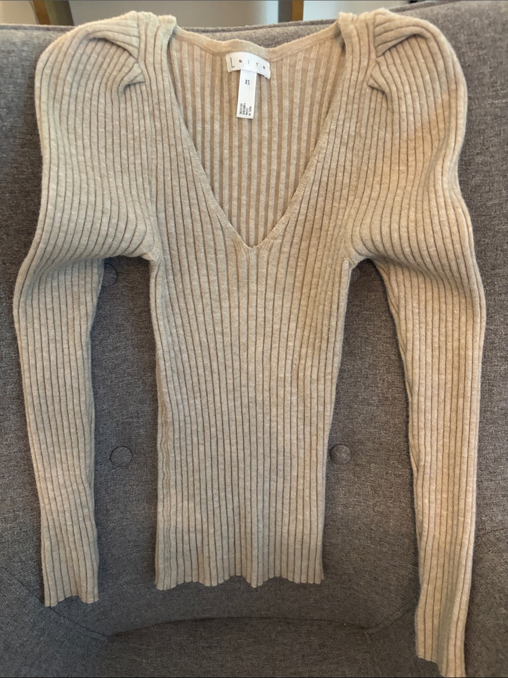 Leith Beige Ribbed V-Neck Puff-Sleeve Sweater